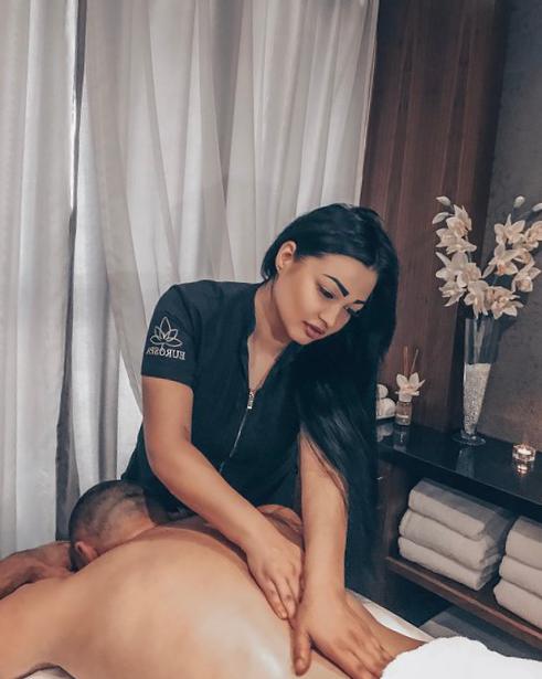 Female To Male Body Massage Spa with Extra Services In Gurugram 