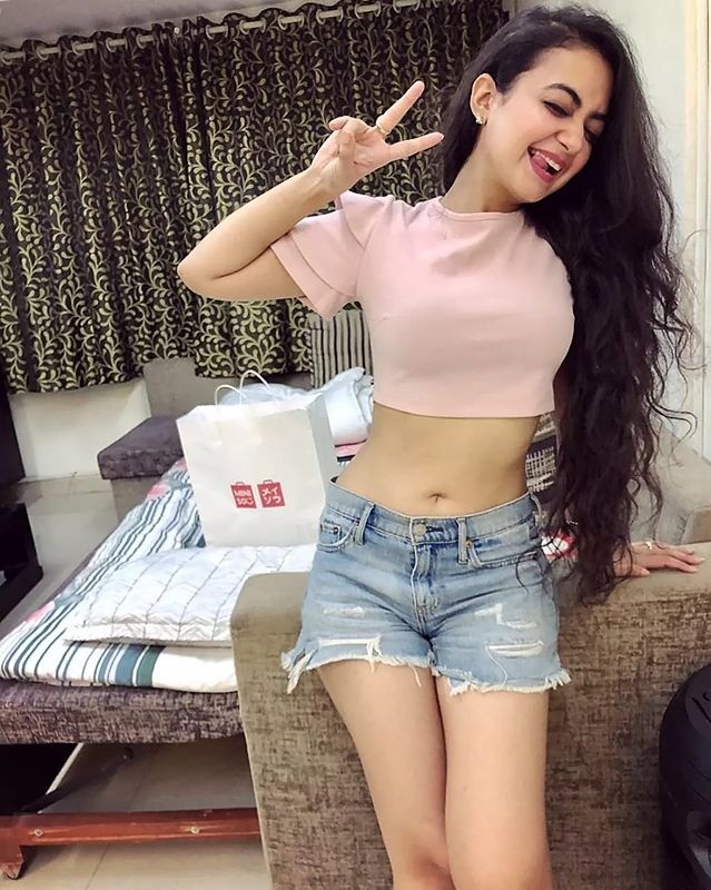 Manimajra full satisfied call girl service  hours available in.. .
