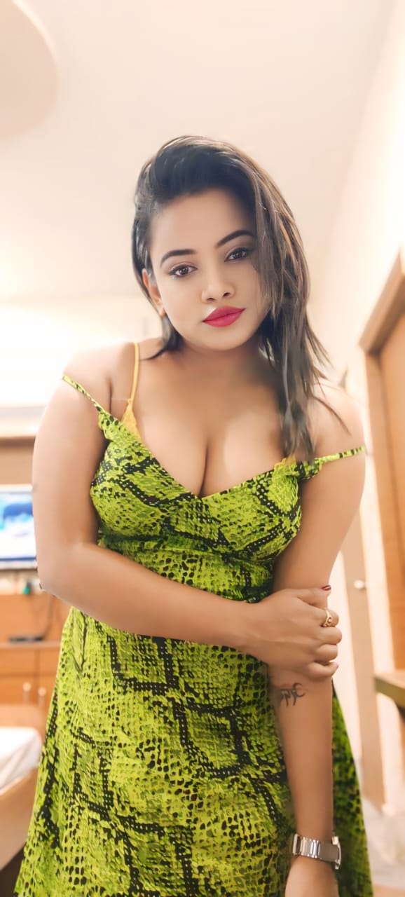 Night queen Naina Kapoor college girls escort