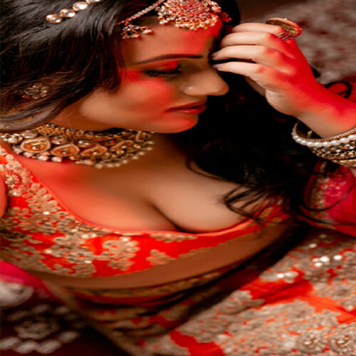 Anjali Kapoor Hot DEsi House WiFe Escorrts Services in Sishant Golf City Lucknow