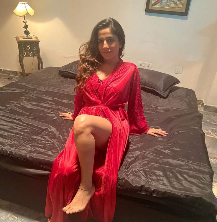 Ladki dekhni hai to r Comframation kro or pic dekho