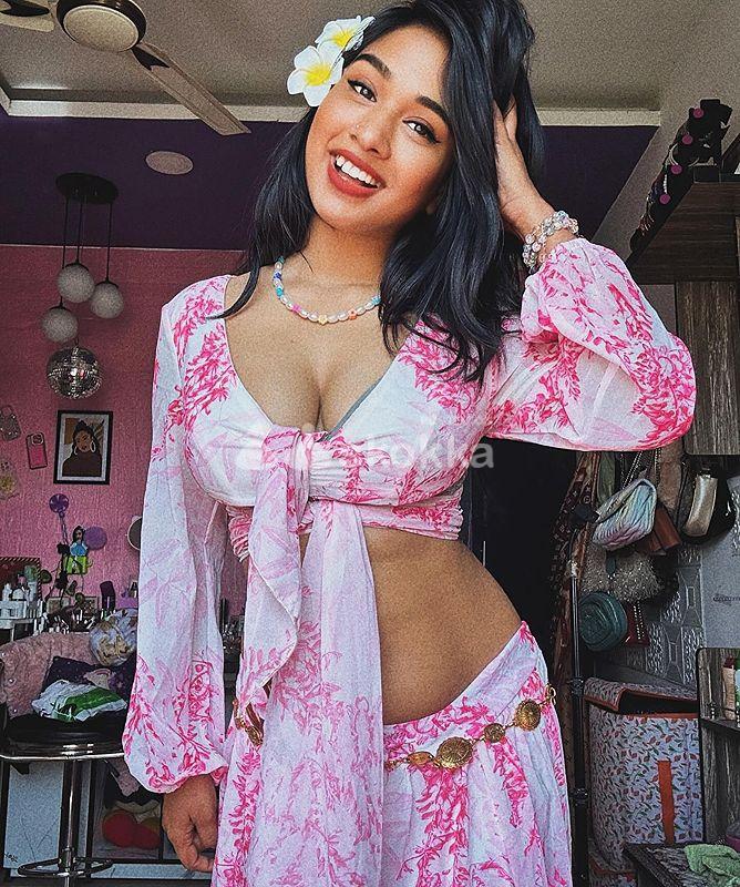 Lucknow call girl accepting cash payments only with genuine service