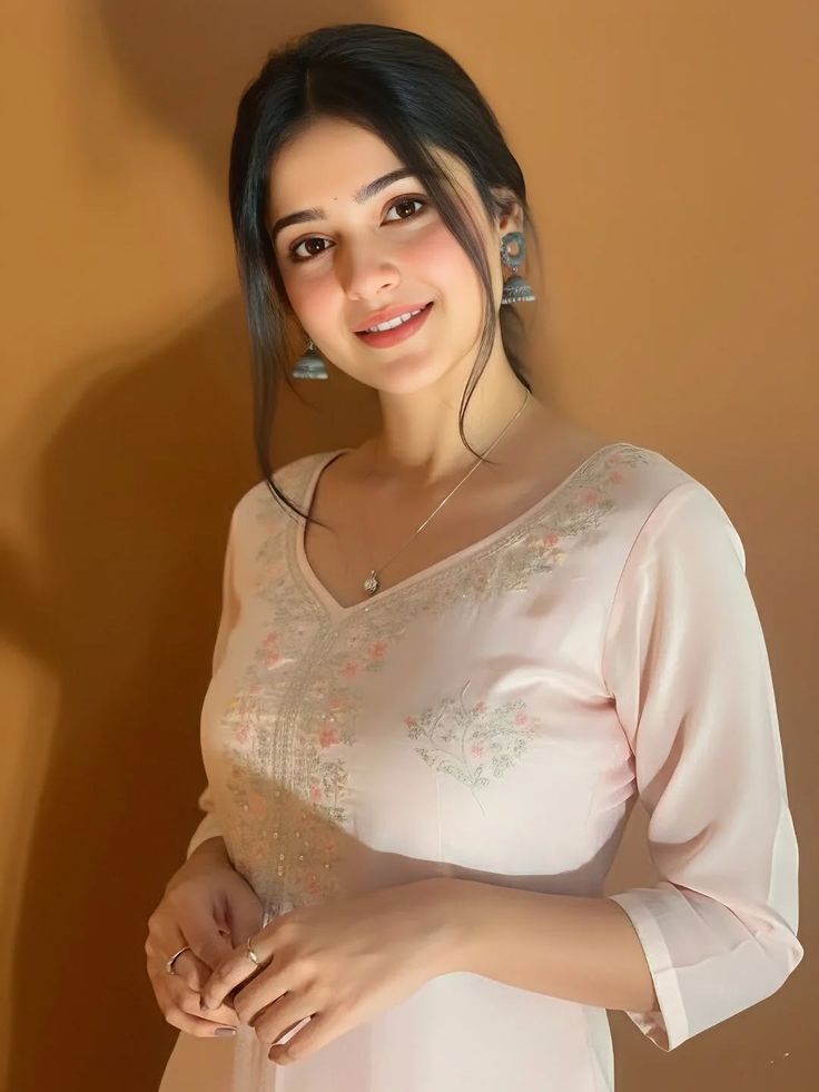 Russian Call Girls in Radisson Blu MBD Hotel, Noida incall&outcall📞 **, -Star Luxury 💃VIP GIRLS👙BY HAND