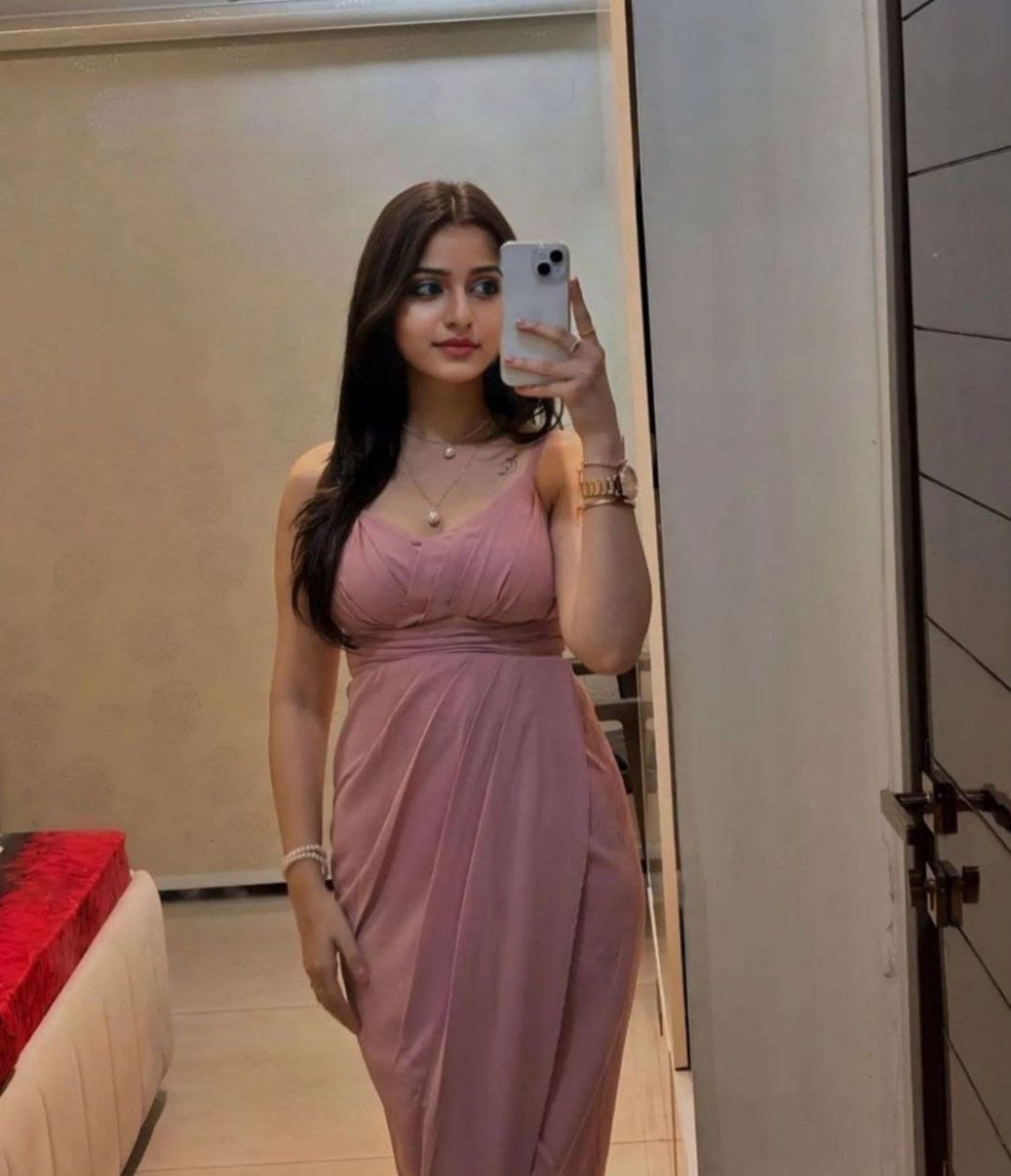 THE ROYAL ESCORT - HARD SEX % SAFE AND SECURE DOORSTEP OUTCALL AND INCALL AVAILABLE IN